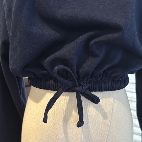 Onzie Navy Cinch Cropped Hoodie. Size S/M - Picture 3 of 6